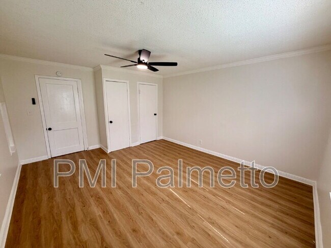 Building Photo - 725 Brooks Ave