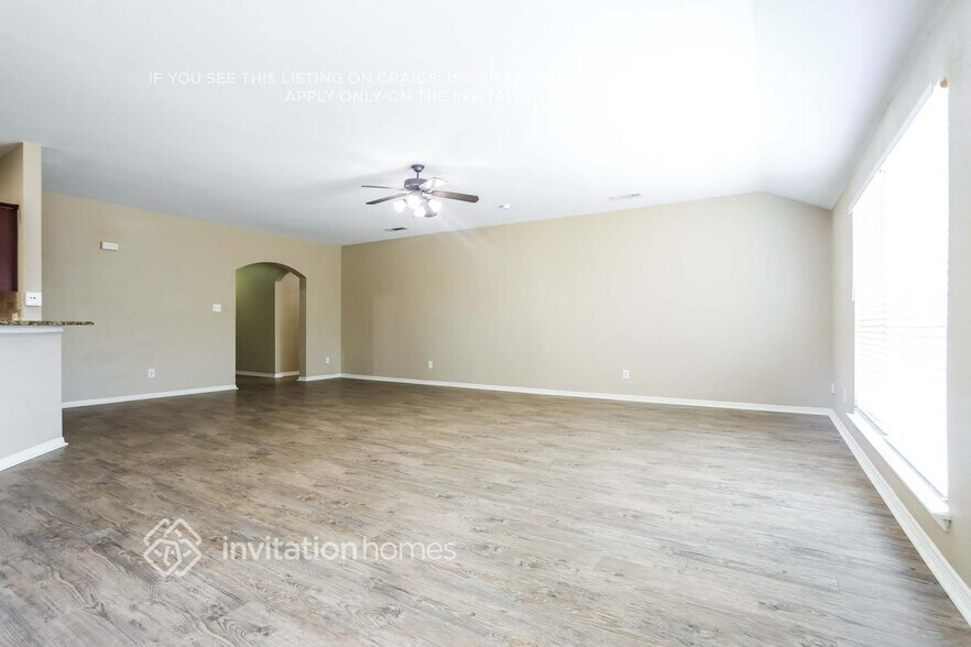 Building Photo - 4808 Bluebird Ln