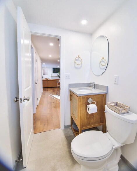 2nd Bath - 2249 Grove St