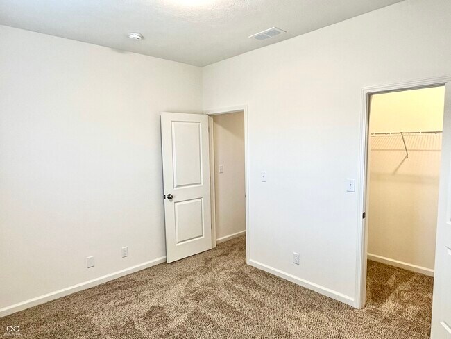 Building Photo - 6250 Shale Crescent Dr