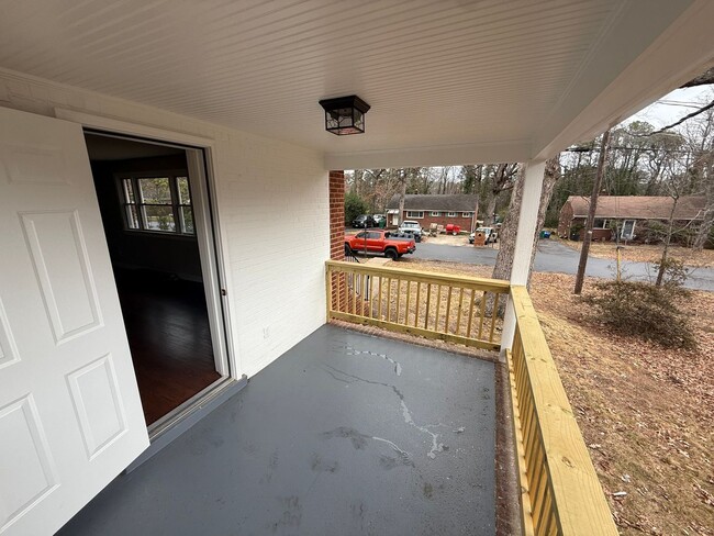 Building Photo - Beautifully RENOVATED 3 bedroom 2 full bath on large fenced in lot--Hurry!