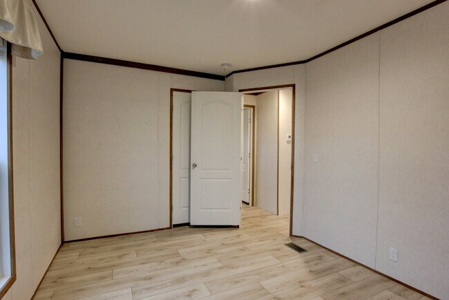 Building Photo - 295 Seays Rd