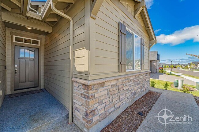 Building Photo - 4837 S 16th Dr