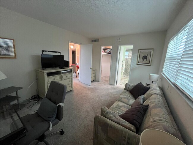 Building Photo - 333 NE 21st Ave