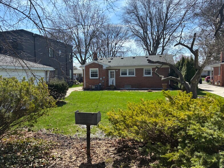 Building Photo - 1655 Hazel St