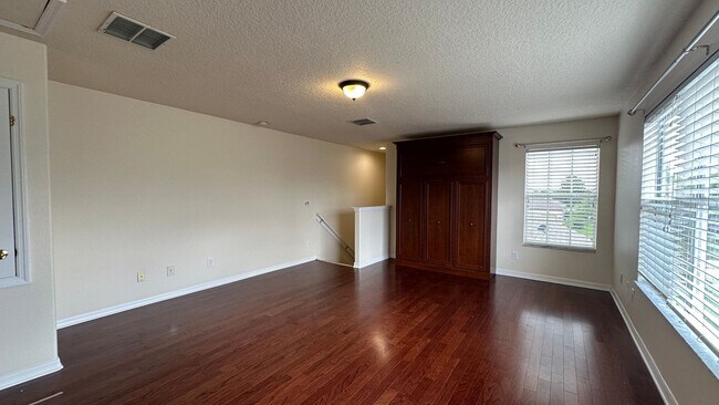 Building Photo - 1653 Cherry Ridge Dr
