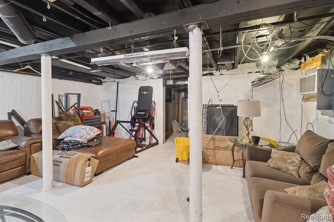 Building Photo - 5315 Edgewood St