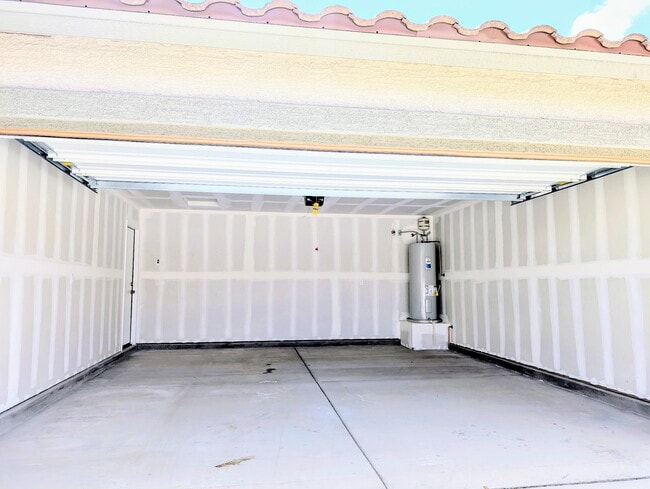 Building Photo - 711 Dylan Ct