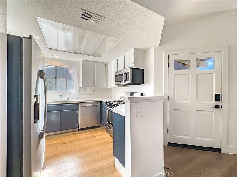 Building Photo - 141 Timbre