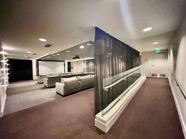 Building Photo - City living at its best! 2 BR/2 BA @ the M...