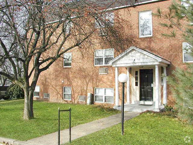 Community - Astor and Logan Apartments