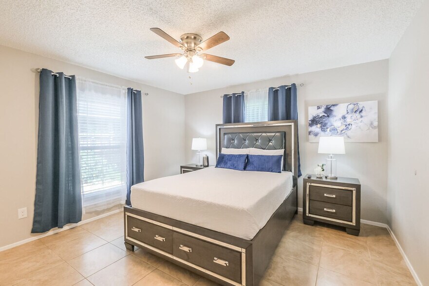 Building Photo - 9216 Carousel Ln