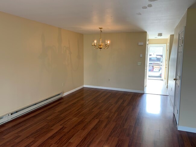 Building Photo - Oakwood Townhomes