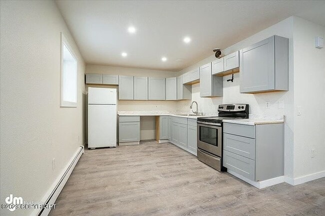 Building Photo - 701 Bragaw St