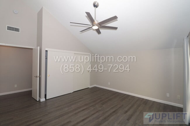 Building Photo - 3 Bedroom 2.5 Townhome A MUST SEE!!