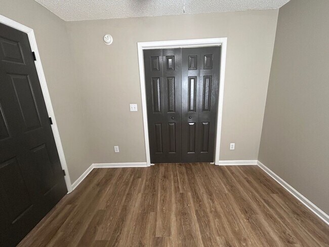 Building Photo - 25 Oak Lake Ct