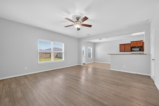 Building Photo - 5119 Harbor Palm Dr