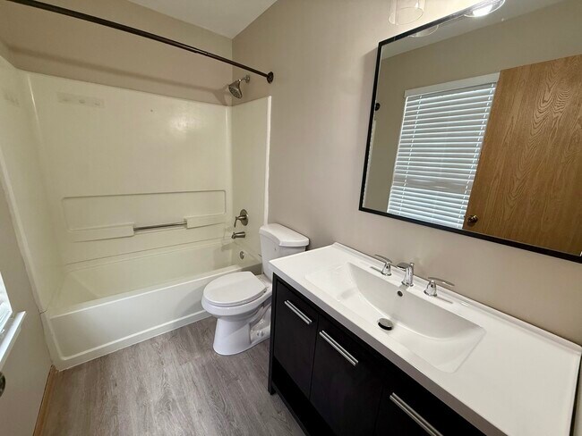 Building Photo - 2477 Smithfield Ct