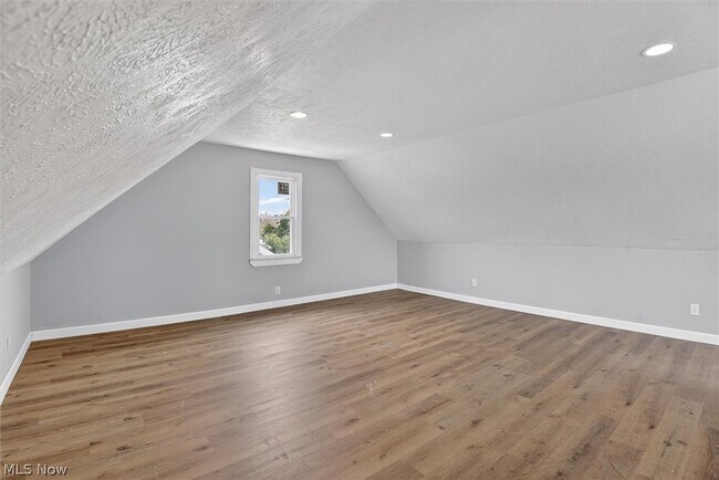 Building Photo - 231 E 210th St