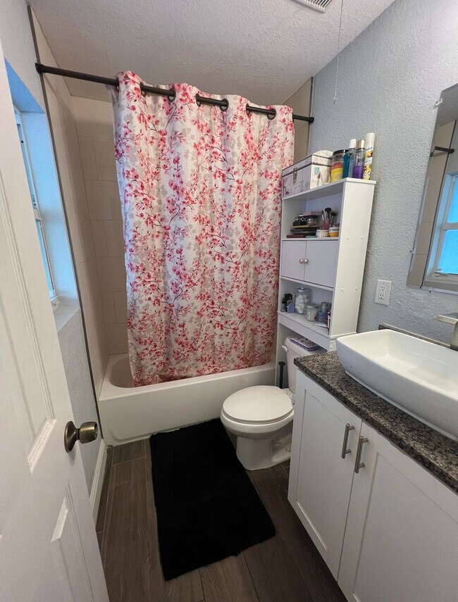 Building Photo - 303 N Marie Ave