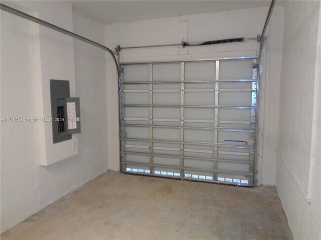 Building Photo - 2514 SE 29th St