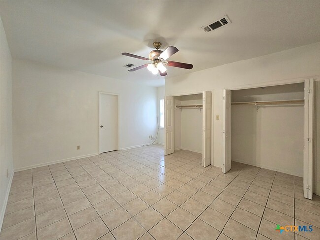 Building Photo - 1401 W Ave B