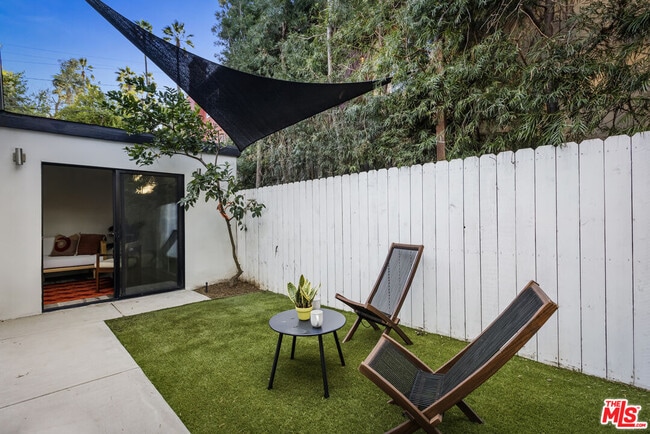 Building Photo - 1057 N Ave 49