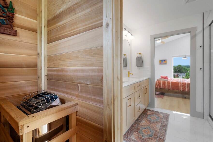 Building Photo - 530 Continental Dr