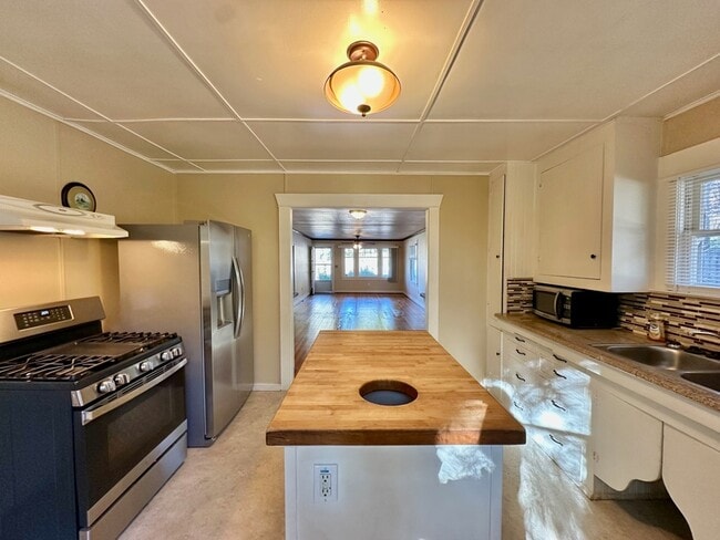 Building Photo - 117 E Empire St