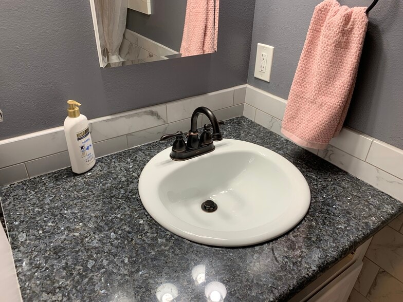 Building Photo - 6675 Canterbury Dr