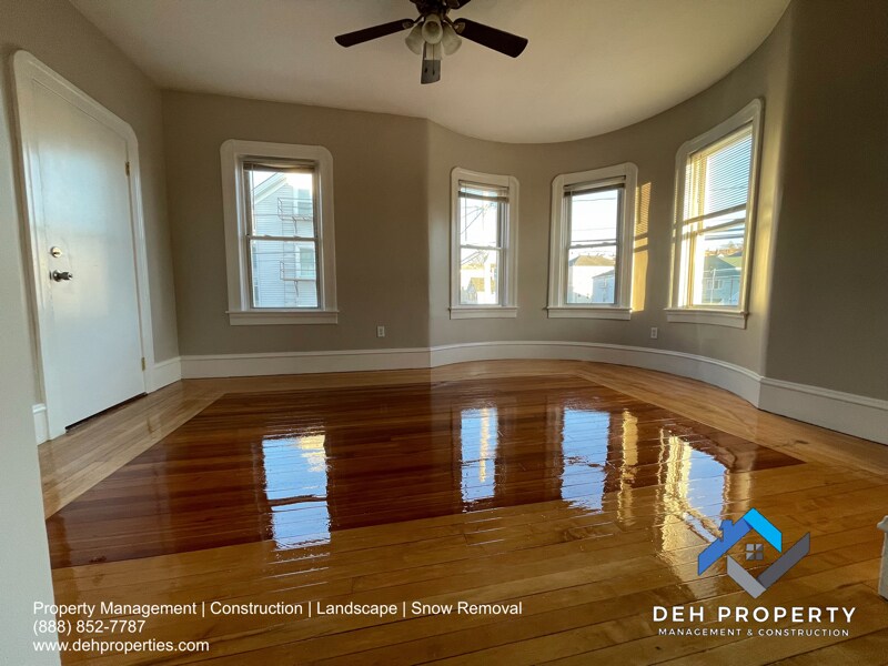 Building Photo - 216 Hope St