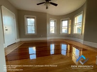 Building Photo - 216 Hope St