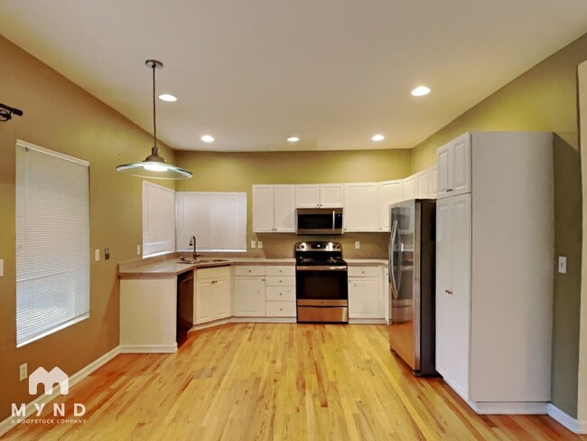 Building Photo - 24944 SE 43rd St