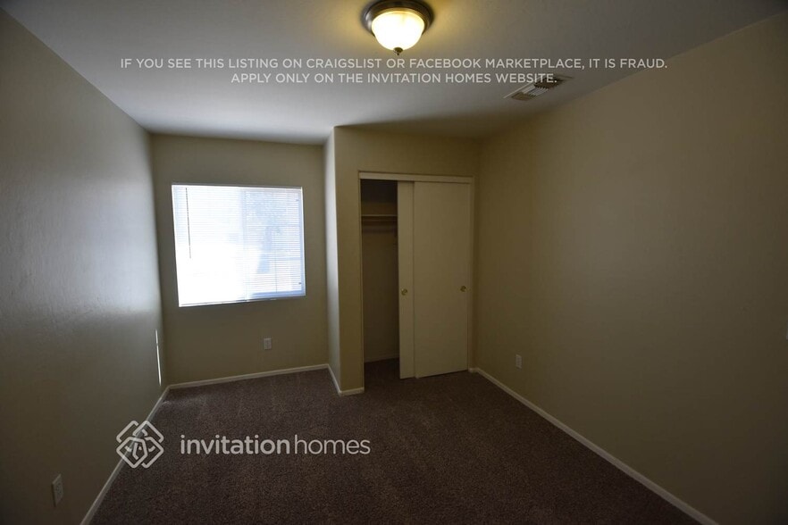 Building Photo - 12018 W Aster Dr