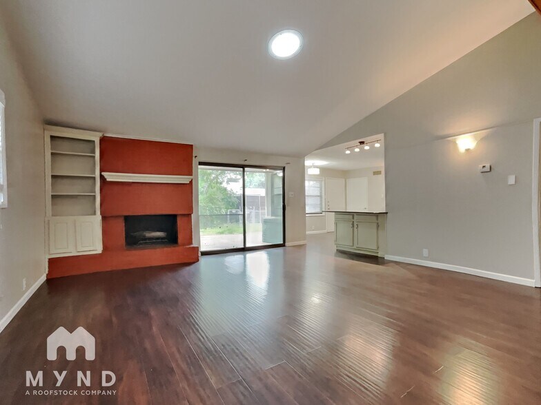 Building Photo - 925 Warren Way