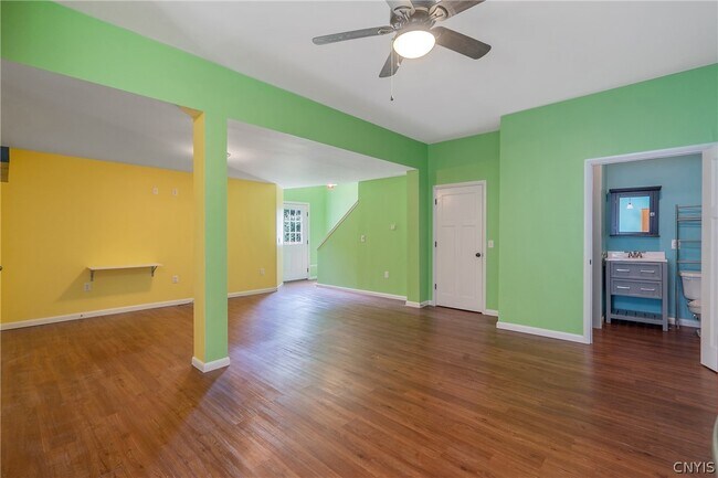 Building Photo - 51 Singleton St