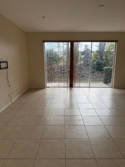 Building Photo - 779 Pipers Cay Dr