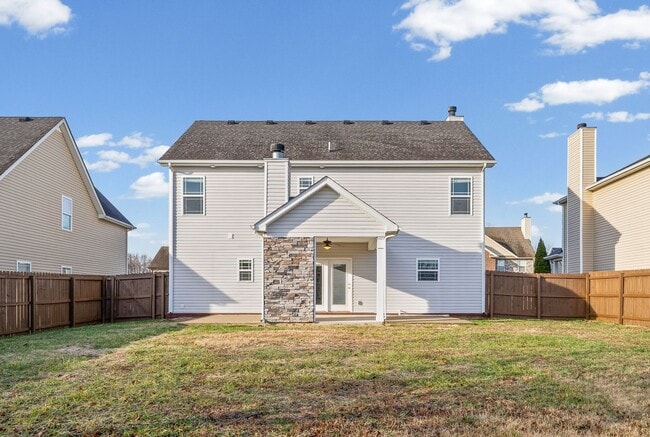 Building Photo - Pet Friendly Three Bedroom with Bonus!