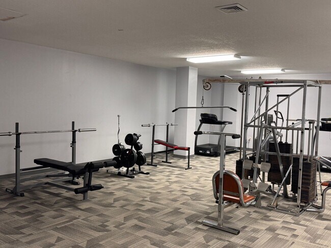 Building Photo - NOVEMBER MOVE-IN SPECIAL for qualified applicants $400 off 1 month's rent; AVAILABLE NOW - Gorgeo...