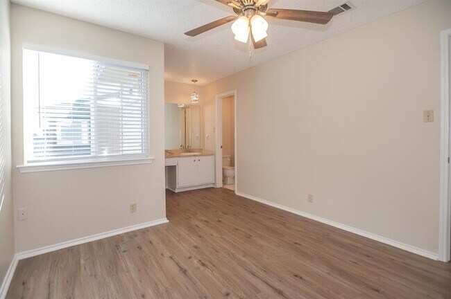 Building Photo - 925 Chisholm Cove