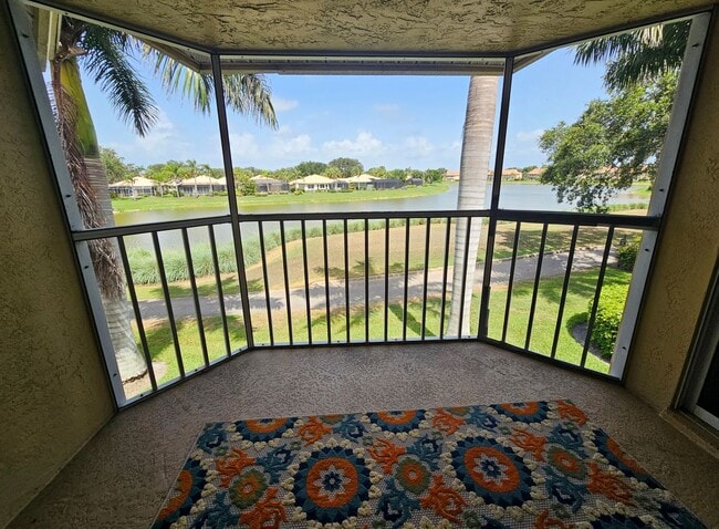 Building Photo - Available at a discounted rate - Furnished 3BR/2BA second floor condo in Worthington!