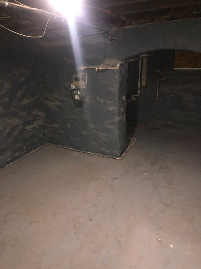 Building Photo - Approved 2 or 3 Bedroom Voucher 1.5 Bathroom