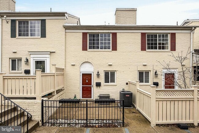 Building Photo - 1407 N Van Dorn St