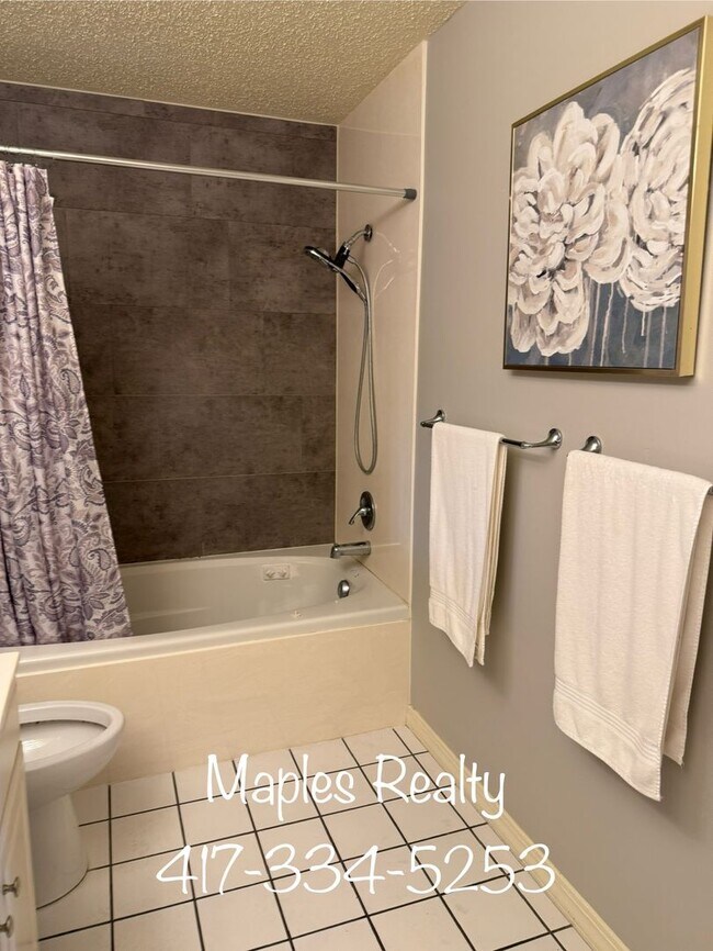 Building Photo - STUNNING 2 bedroom, 2 bathroom condo at Pointe Royale