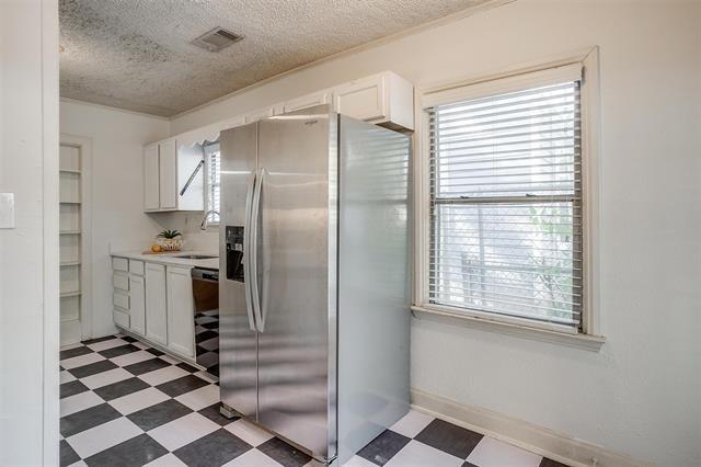 Building Photo - 3824 Birchman Ave