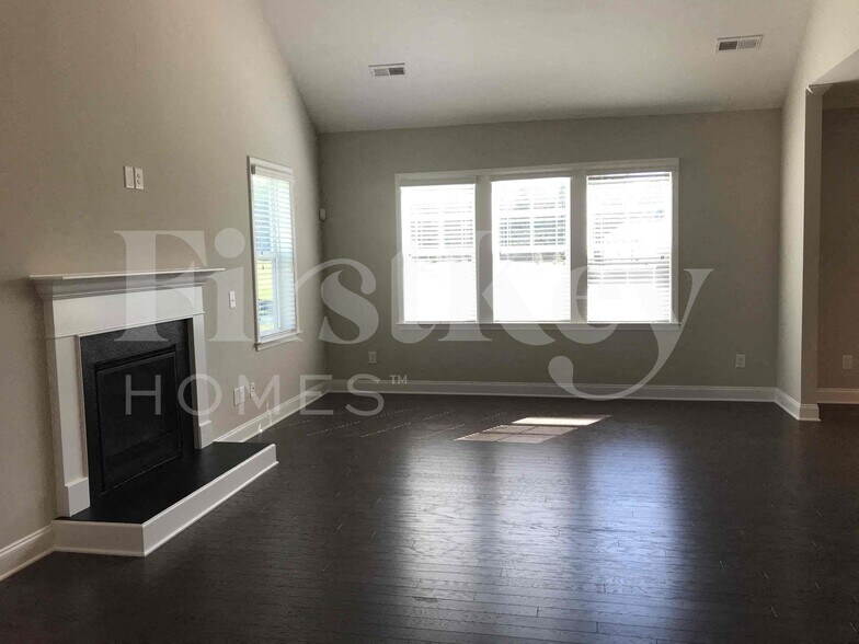 Building Photo - 84 Waterpine Dr