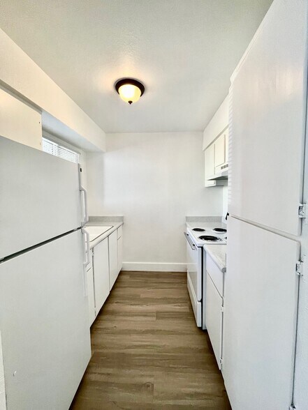 Building Photo - Equinox on Columbus