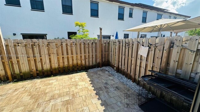 Building Photo - 545 NE 206th Ln
