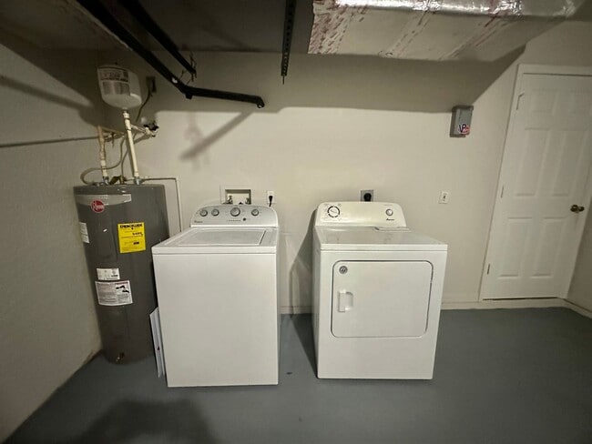 Building Photo - Spacious 3 Bed Duplex With Garage in SW Cape Coral