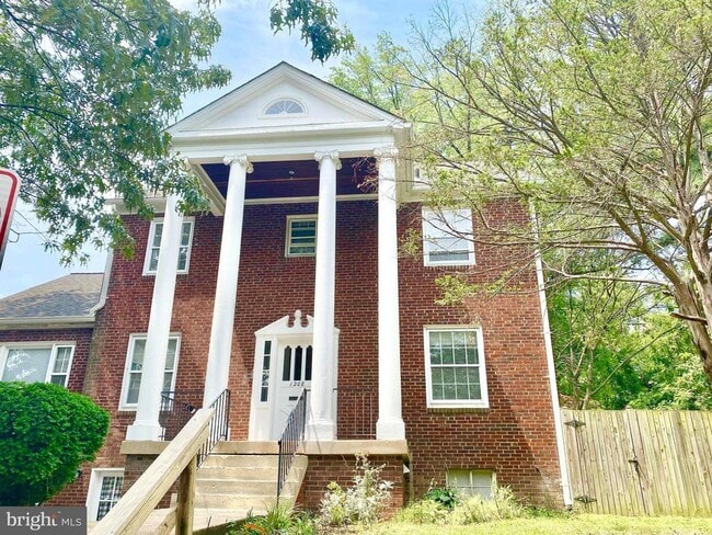 Building Photo - 1208 S Cleveland St